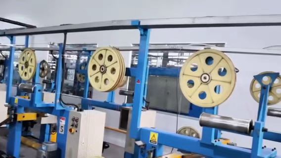 深圳光博会揭幕，AR眼镜用上一个光机驱动双眼，超3800家企业参展 